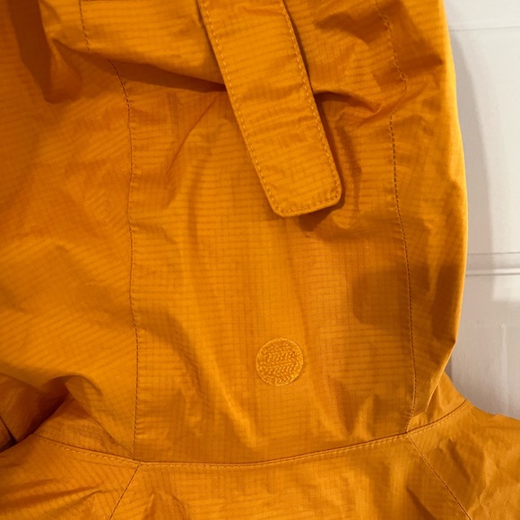 REI Yellow Raincoat Lightweight Athletic Style - Picture 6 of 7